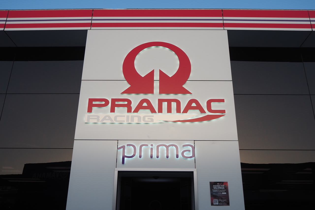 MotoGPチームのホスピ全見せ！様々な形に変身する『トレーラー』に注目／MotoGP現地取材記