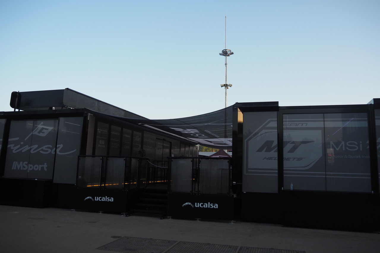 MotoGPチームのホスピ全見せ！様々な形に変身する『トレーラー』に注目／MotoGP現地取材記