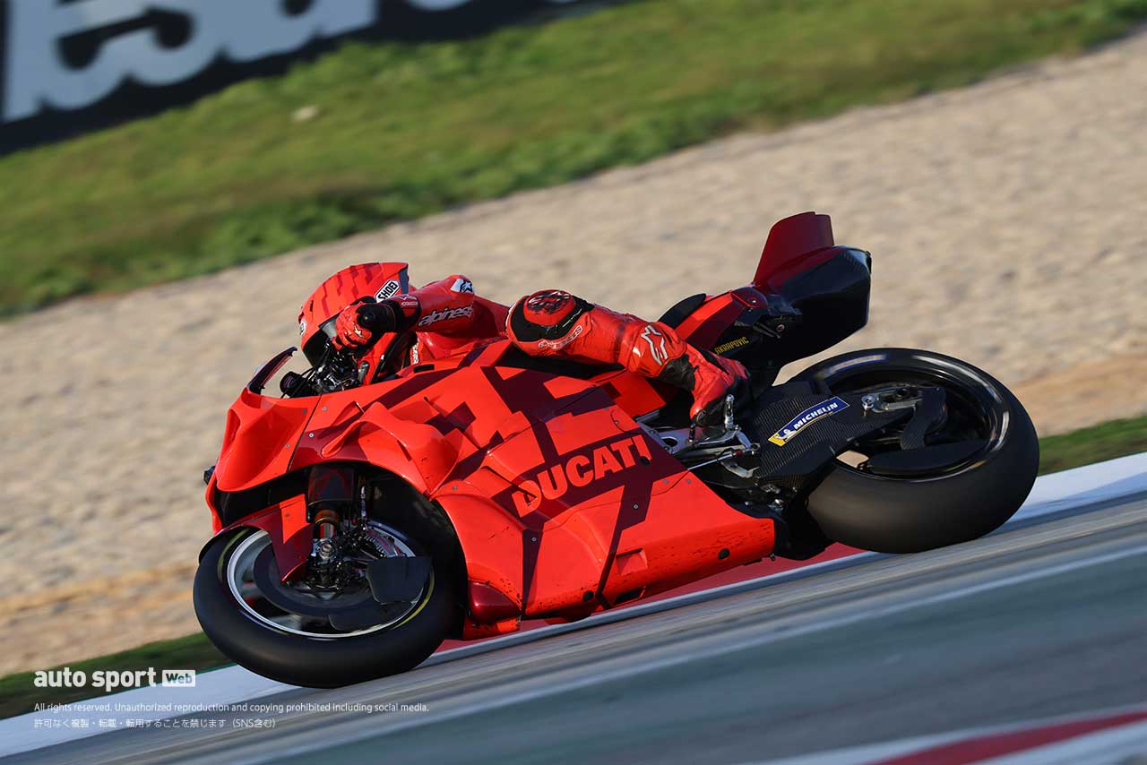 M.マルケス、ドゥカティレッドで初仕事。デスモセディチGP25の改善点とホンダ時代と似ているチーム／MotoGPバルセロナテスト