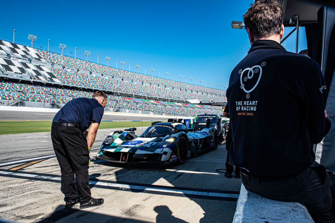 アストンマーティン・ヴァルキリーのWECデビュー戦とふたりのドライバーが決定。IMSAは開幕戦デイトナ24時間を欠場へ
