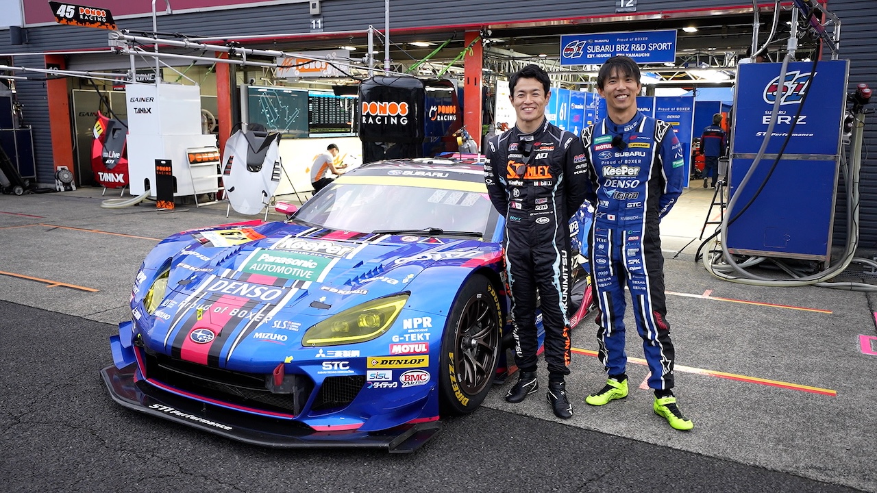 前代未聞の企画が実現。ホンダとスバルのエースがスーパーGTマシンを乗り比べ。撮影のウラ話明かします