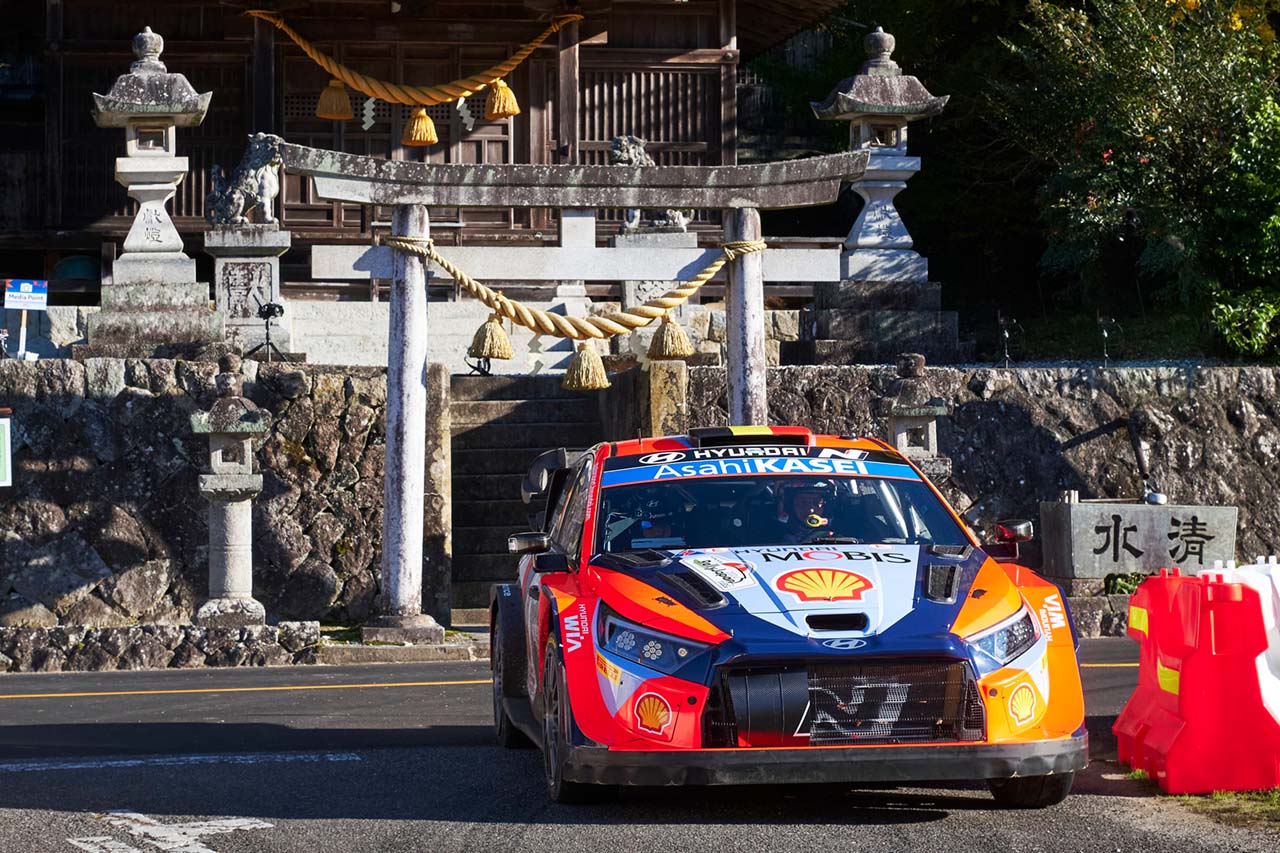 トヨタ、最終日に逆転4連覇。ヌービルは悲願の初戴冠【ラリージャパン 最終日】