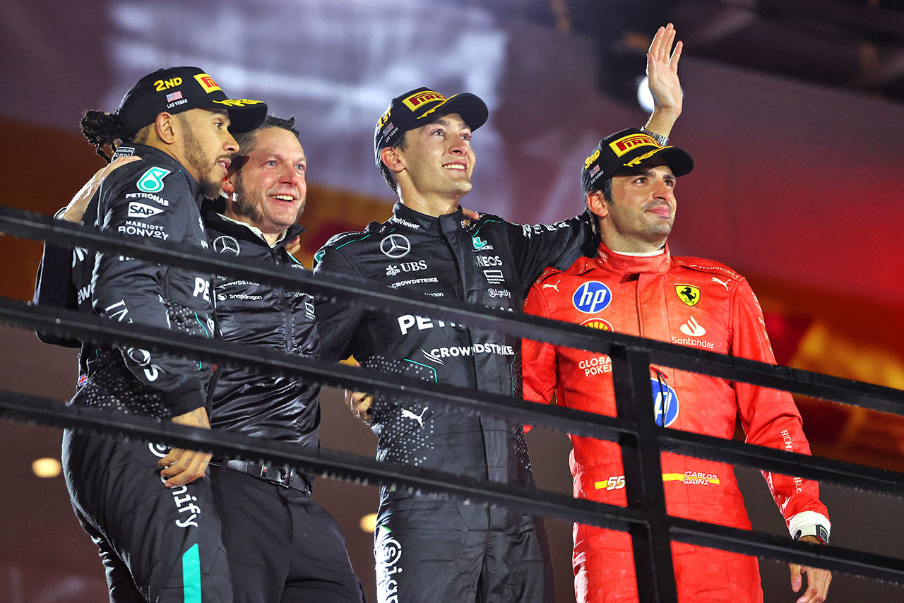 2024年F1第22戦ラスベガスGP　優勝ジョージ・ラッセル（メルセデス）、2位ルイス・ハミルトン（メルセデス）、3位カルロス・サインツ（フェラーリ）