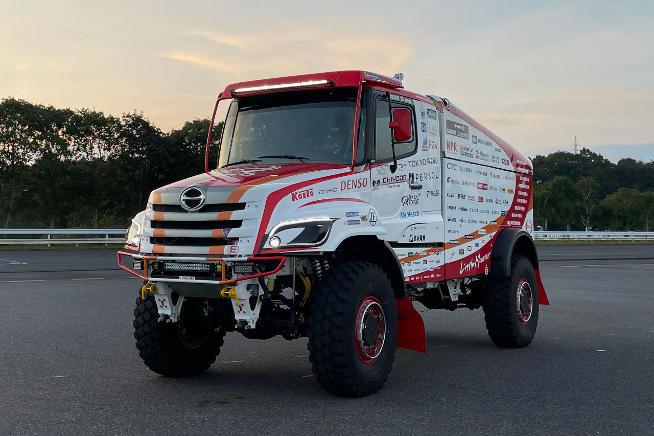 トヨタ、ダカールラリーの王座奪還へ。2025年は6台の最新型ハイラックスを投入