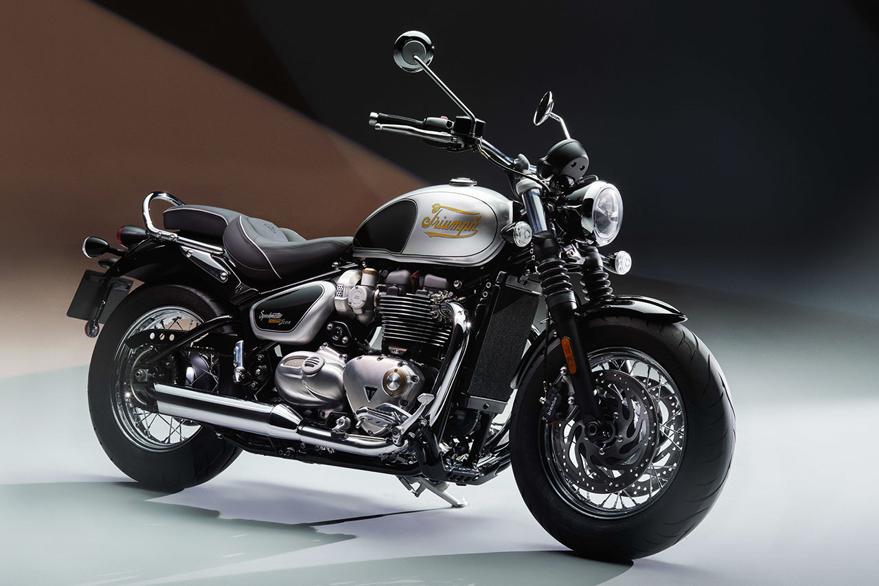 トライアンフ、限定シリーズ『アイコンエディション』の7車種を発表。111年の時を経て筆記体ロゴが復活