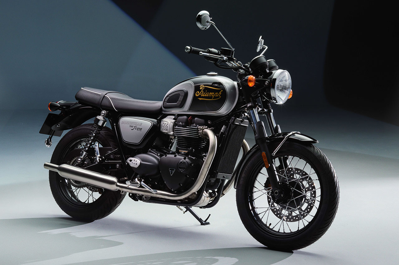 トライアンフ、限定シリーズ『アイコンエディション』の7車種を発表。111年の時を経て筆記体ロゴが復活