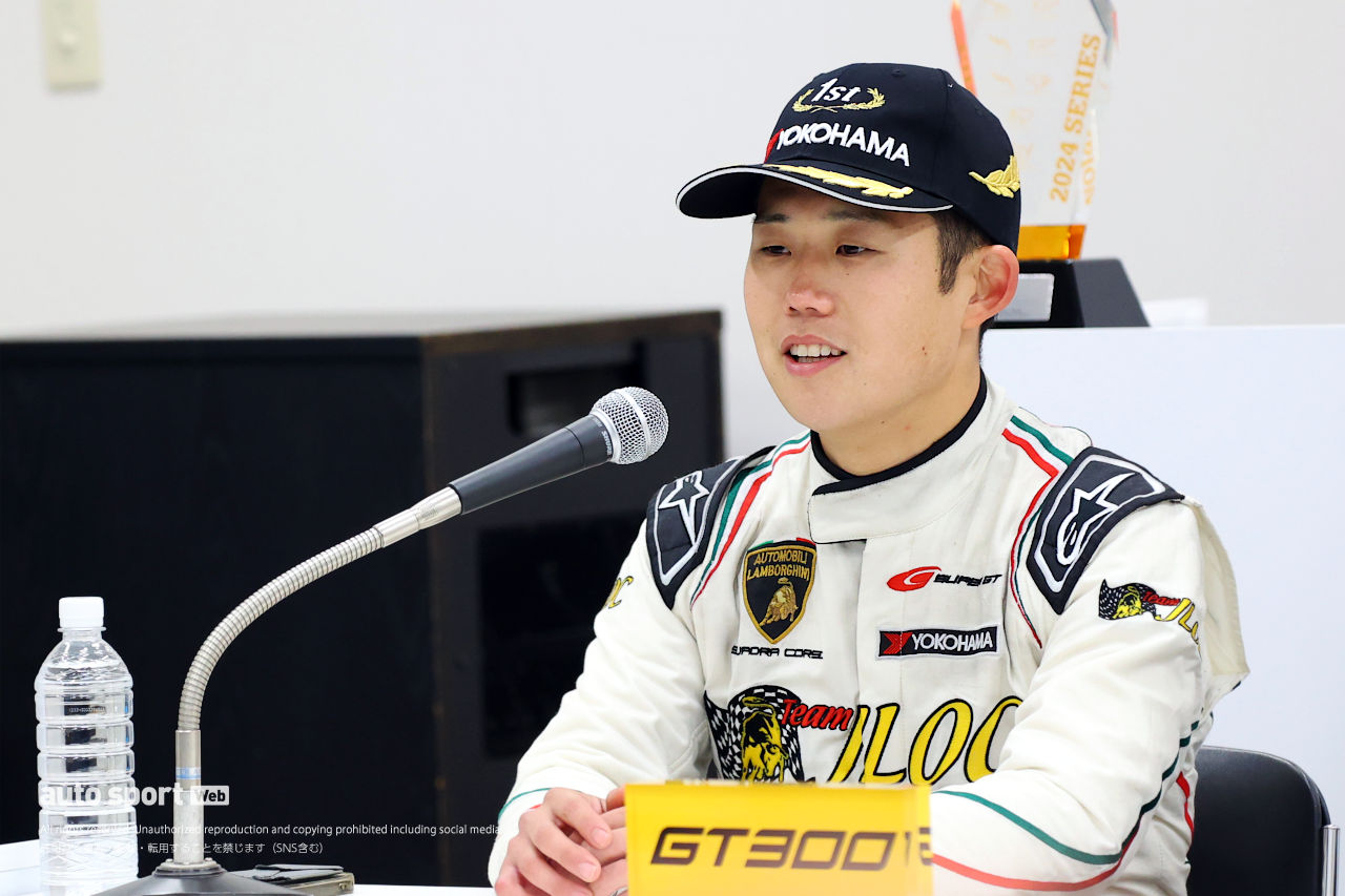 元嶋佑弥「このチームで心中します」。小暮卓史「何年もかけて培われたものが爆発した」【スーパーGT最終戦GT300優勝＆チャンピオン会見】