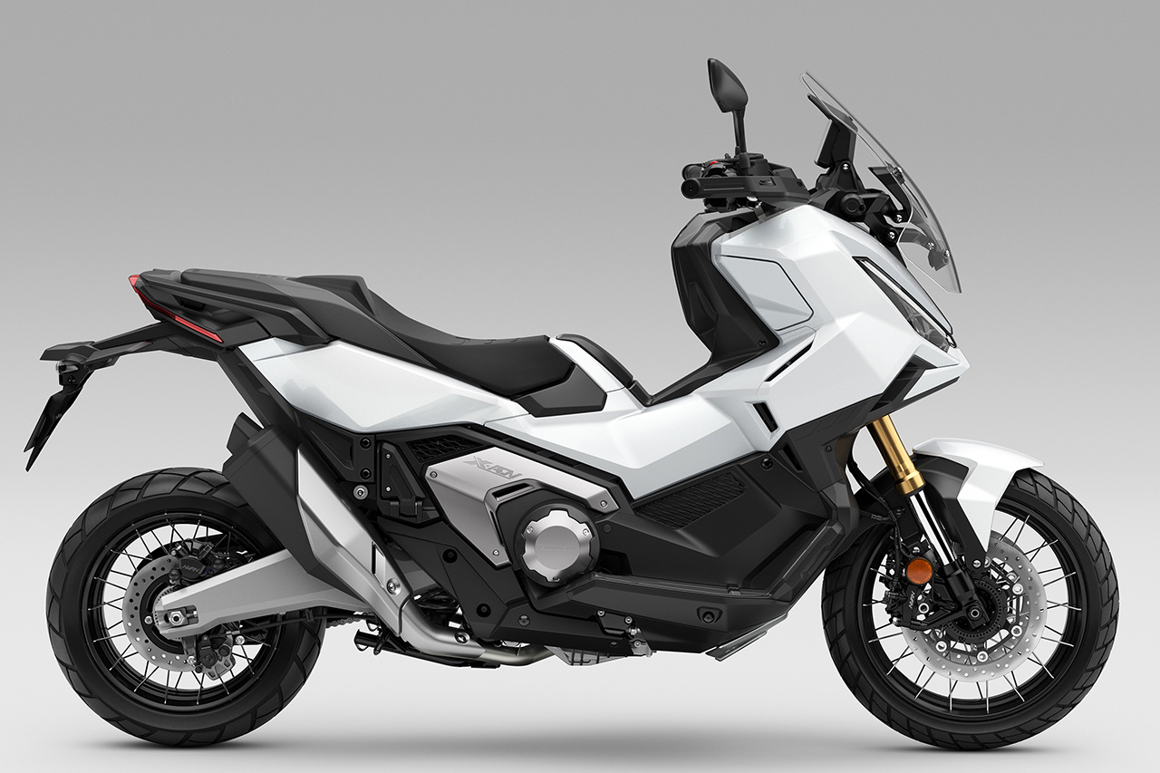 ホンダ、大型クロスオーバー『X-ADV』のマイナーチェンジした最新モデルを発表。12月12日より発売