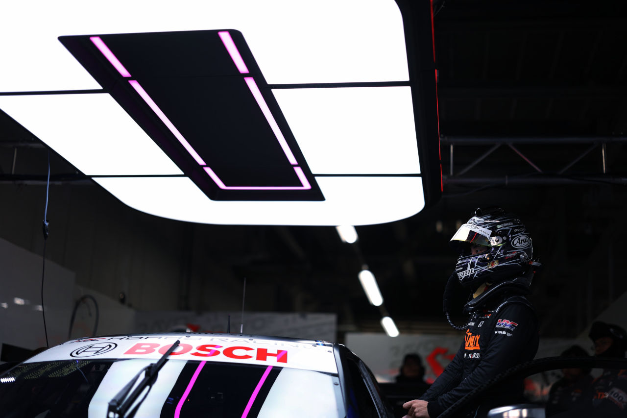 スタンレー、東京オートサロン2025のブースにピットガレージを再現。スーパーGTドライバー＆レースアンバサダーのトークショー開催へ