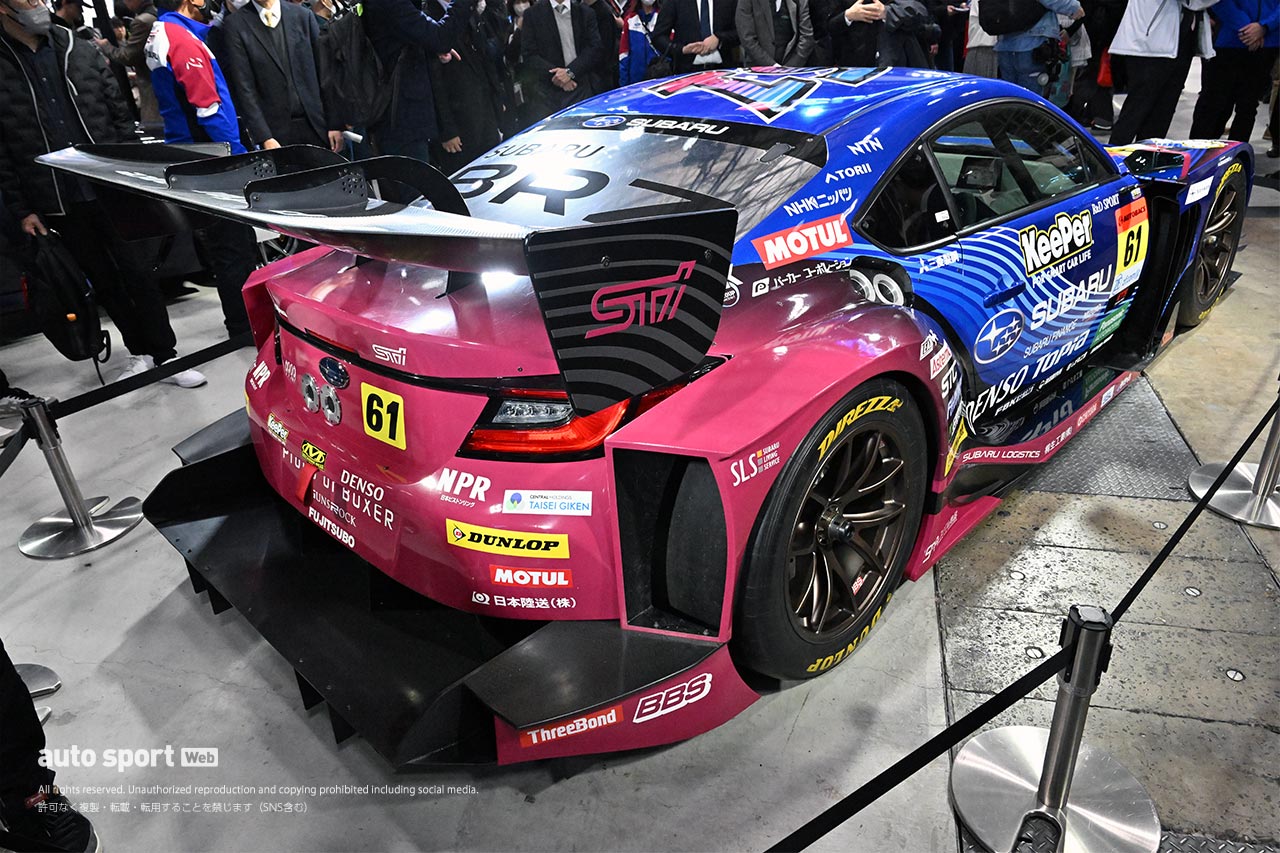 スバルBRZ GT300、2025年も井口卓人と山内英輝のコンビで参戦。車体とカラーリングを一新