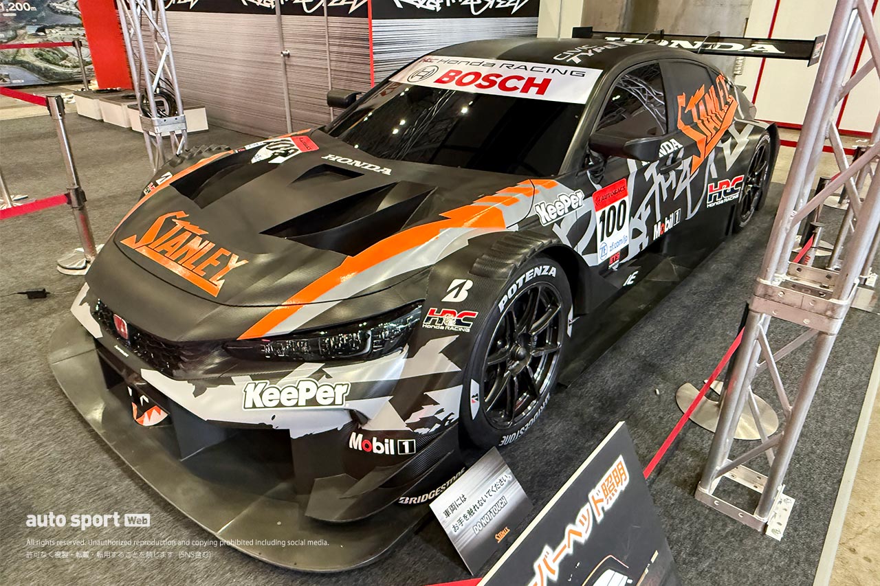 東京オートサロンのスタンレーブースに特別仕様のカラーをまとったSTANLEY CIVIC TYPE R-GTが登場