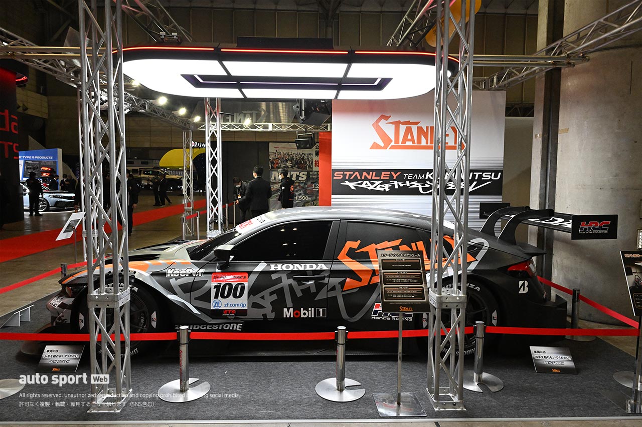 東京オートサロンのスタンレーブースに特別仕様のカラーをまとったSTANLEY CIVIC TYPE R-GTが登場