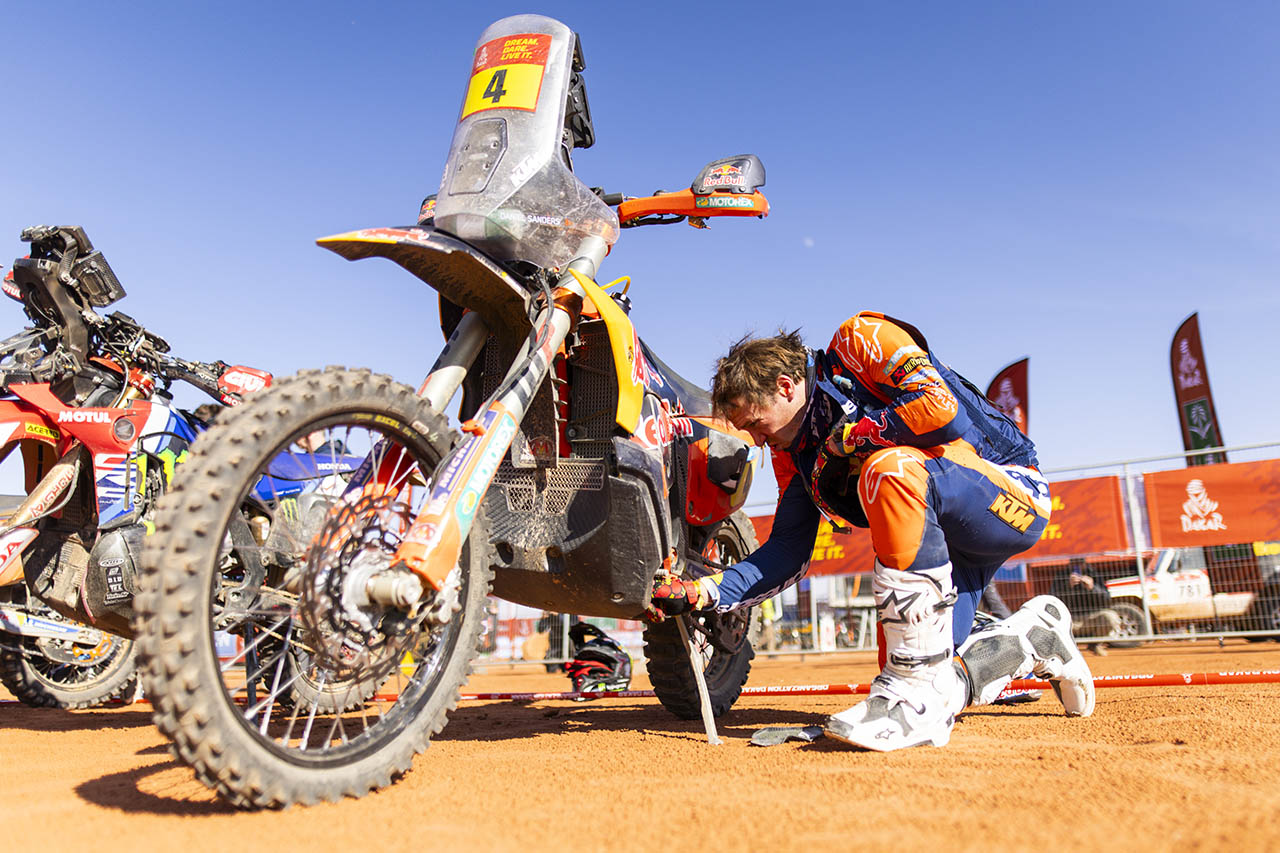 ダカールラリー2025は後半戦へ。ミニJCWのド・メビウスが快走し、トヨタの連勝を阻止