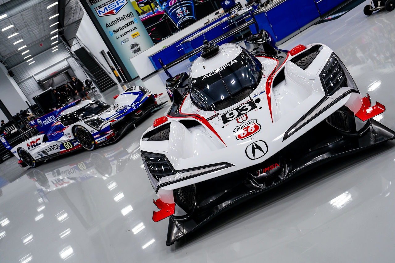 アキュラMSRがマシンカラーリングを公開。太田格之進がドライブする93号車は白×黒のツートン