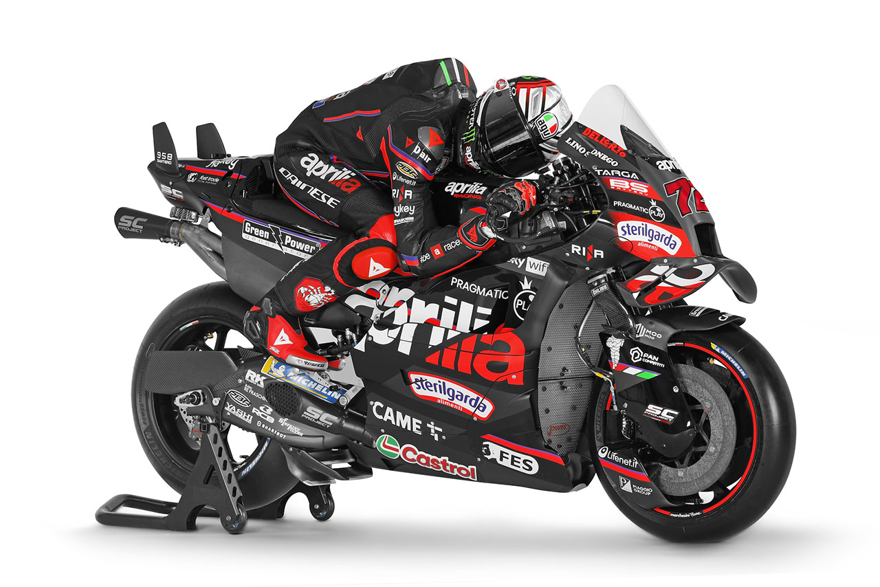 新たな布陣で挑むアプリリアが2025年型RS-GPをアンベイル。王者マルティンはゼッケン『1』を選択