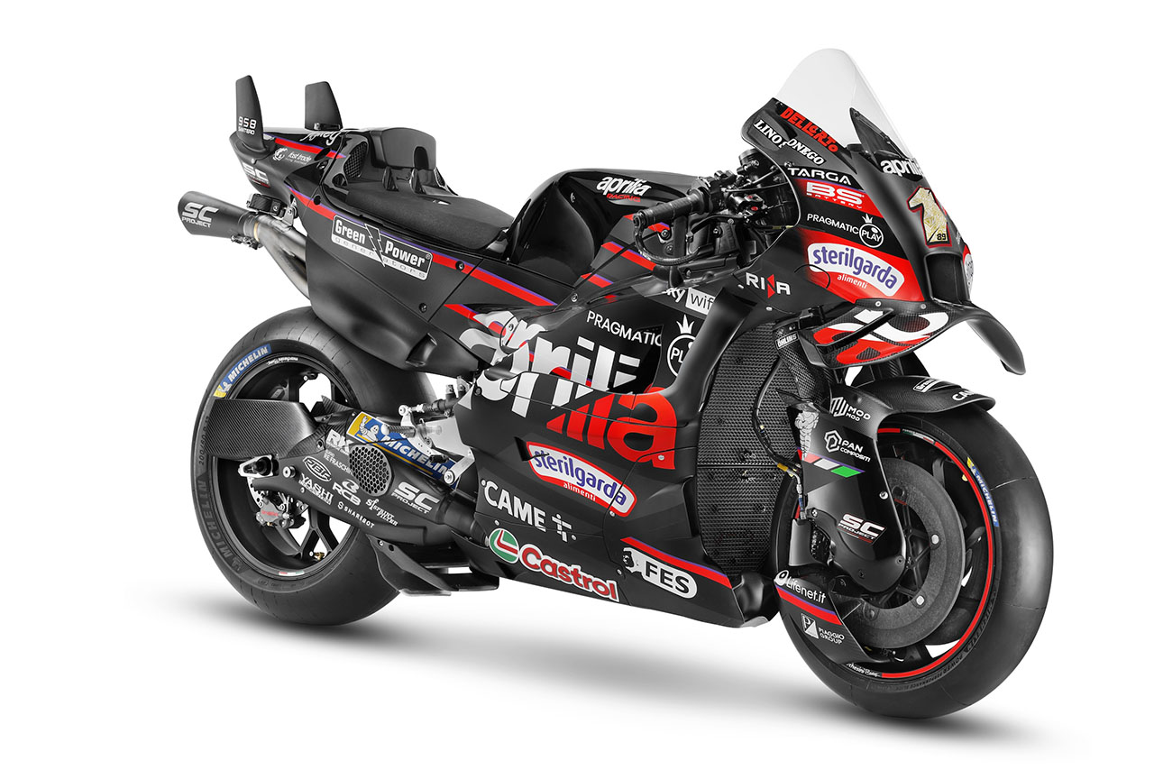新たな布陣で挑むアプリリアが2025年型RS-GPをアンベイル。王者マルティンはゼッケン『1』を選択