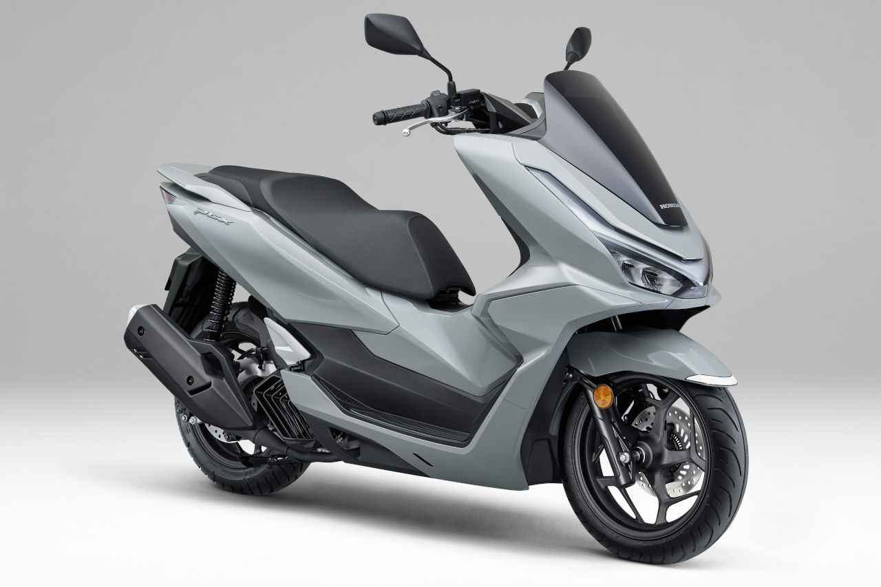 ホンダ、外観を一新した人気の原付二種スクーター『PCX』と軽二輪『PCX160』を発表。ともに4色展開で2月6日発売へ