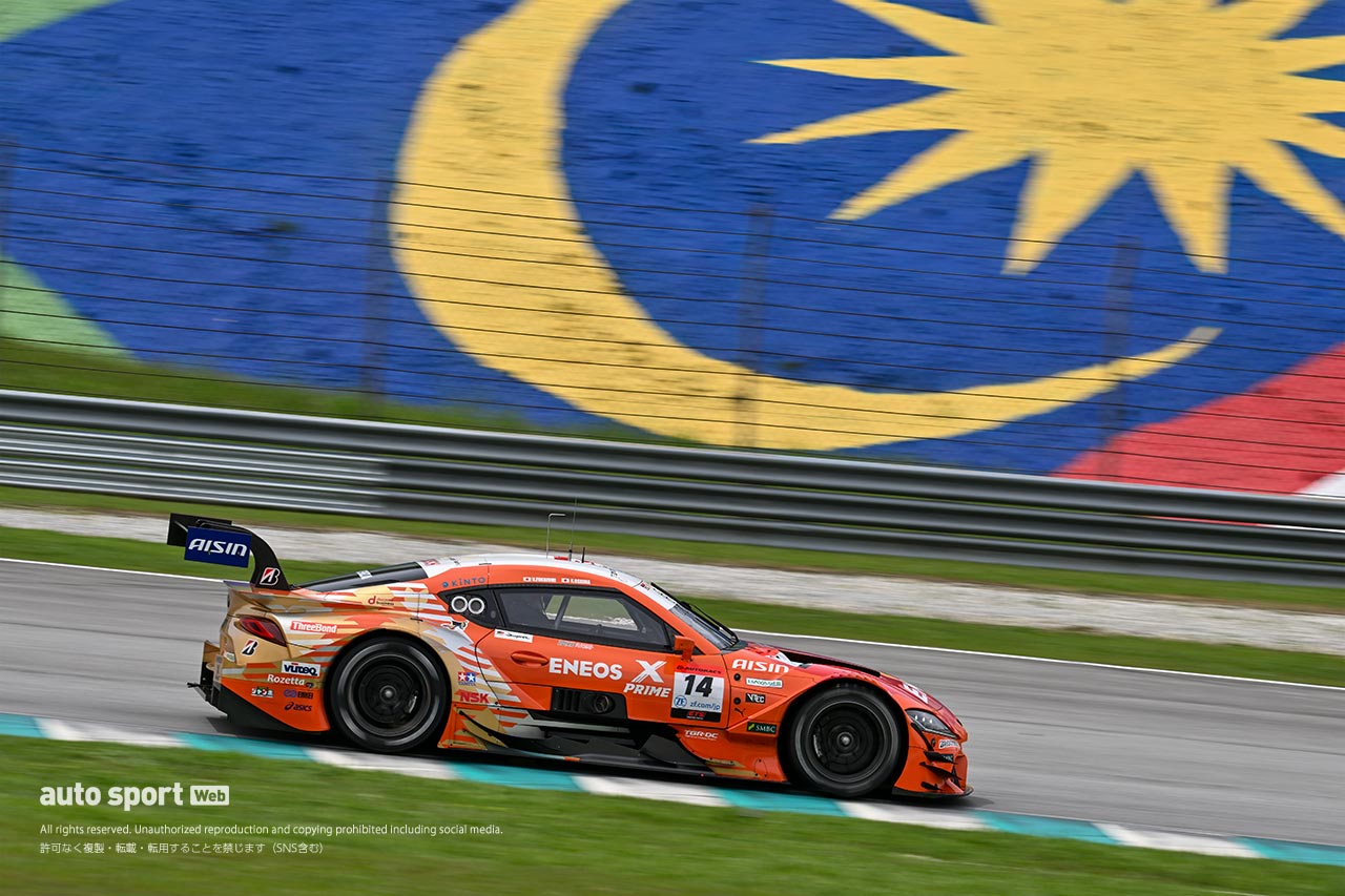 セパンサーキットで恒例のスーパーGTウインターテストがスタート。11台が参加し夜間走行も実施