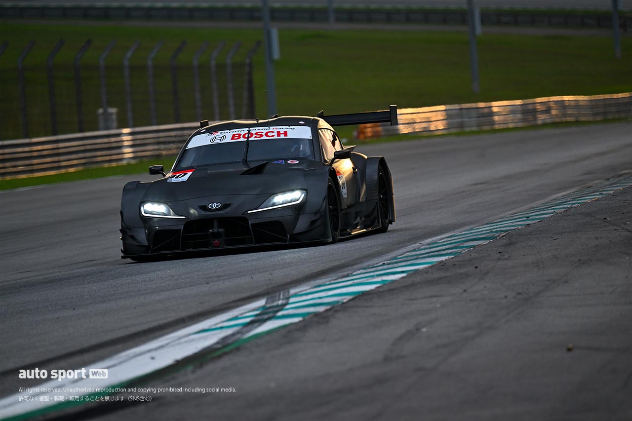 セパンサーキットで恒例のスーパーGTウインターテストがスタート。11台が参加し夜間走行も実施