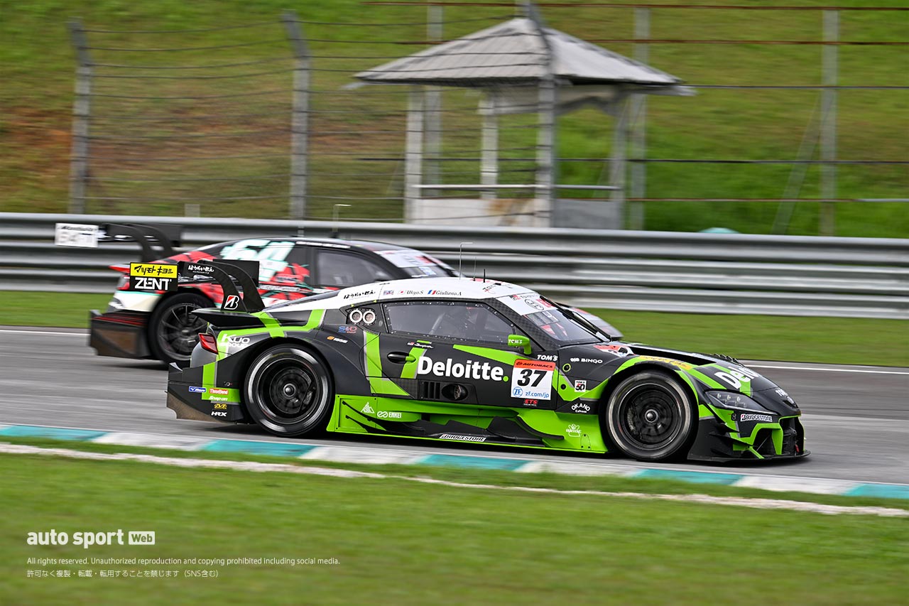 セパンサーキットで恒例のスーパーGTウインターテストがスタート。11台が参加し夜間走行も実施