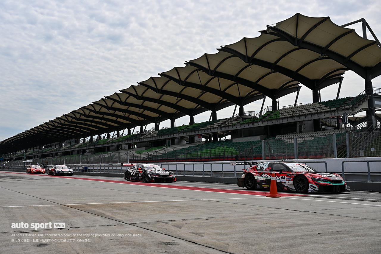 スーパーGTセパンウインターテストは2日目。各陣営が暑さのなか精力的にメニューをこなす