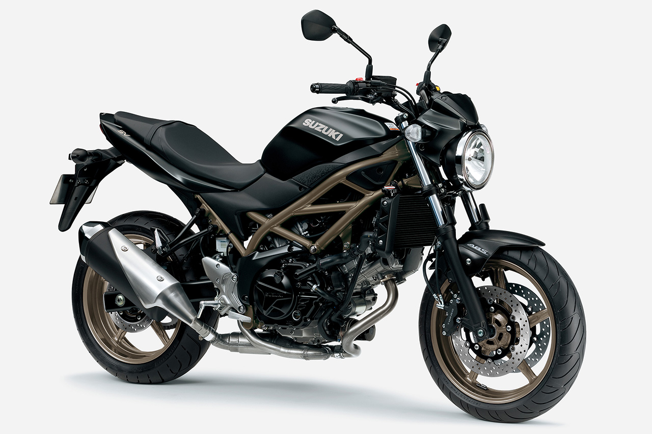 スズキが『SV650／SV650X』の2025年モデルを発表。ボディカラーをマット基調に一新