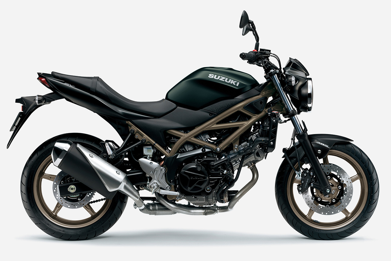 スズキが『SV650／SV650X』の2025年モデルを発表。ボディカラーをマット基調に一新