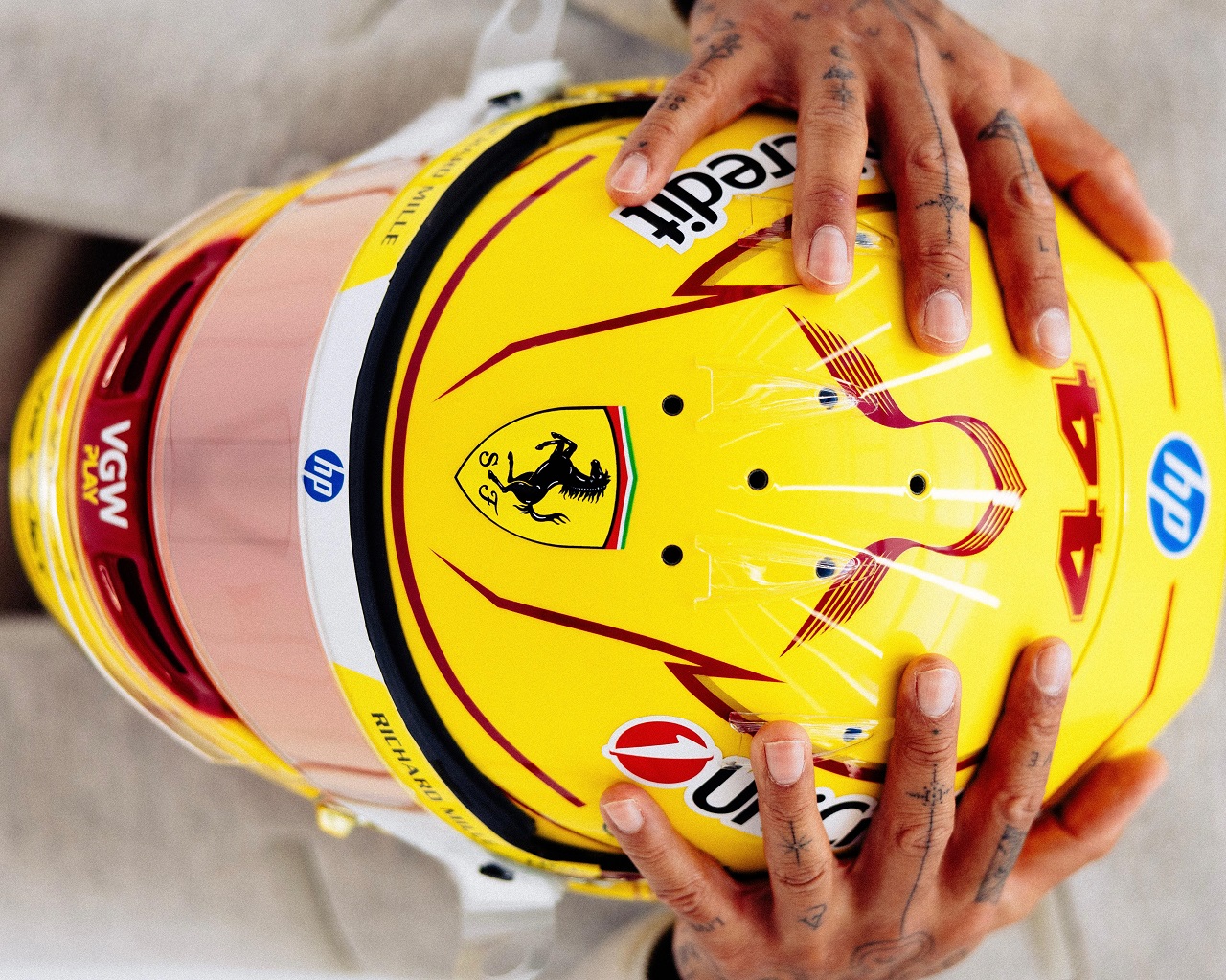 ルイス・ハミルトン（フェラーリ）のヘルメット