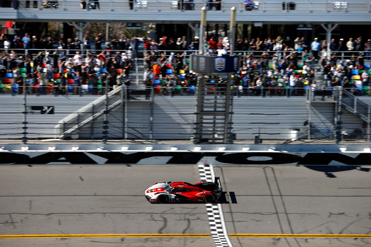 ポルシェ・ペンスキー、伏兵アキュラに1-2を阻まれるもBMWとの熱戦制し連覇達成【デイトナ24時間後半レポート】