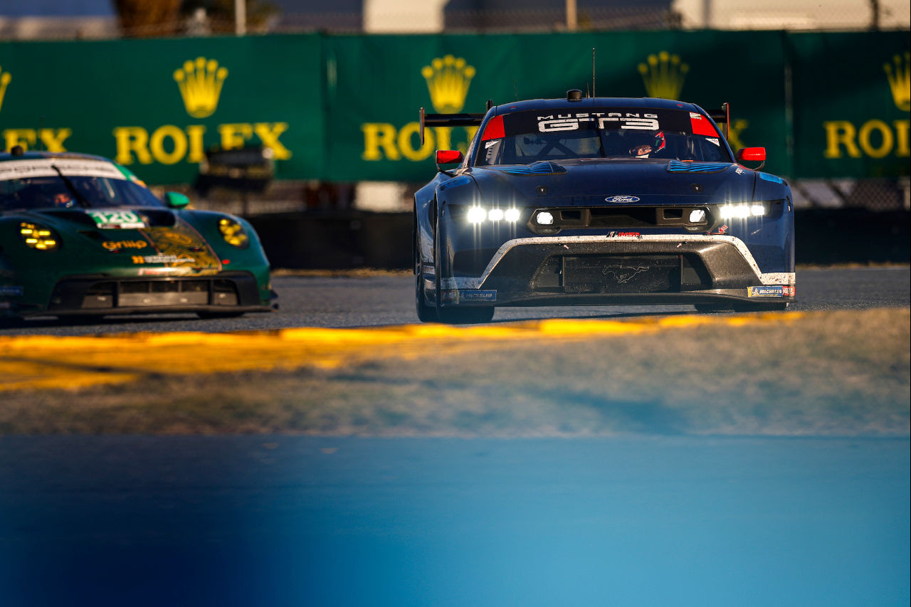 ポルシェ・ペンスキー、伏兵アキュラに1-2を阻まれるもBMWとの熱戦制し連覇達成【デイトナ24時間後半レポート】