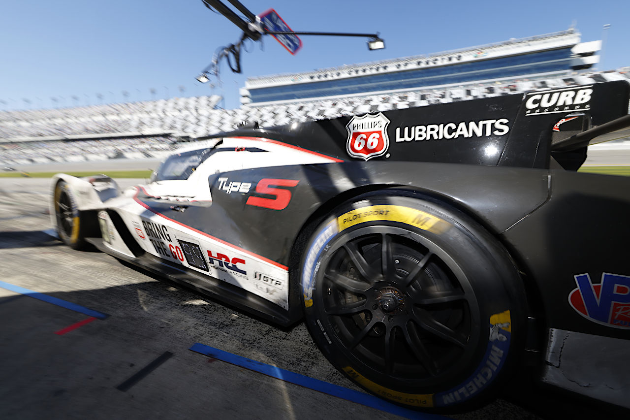 「あと何周かあれば…」トップとわずか1.3秒、奮闘の60号車が2位。アキュラ、デイトナでの表彰台獲得は5年連続