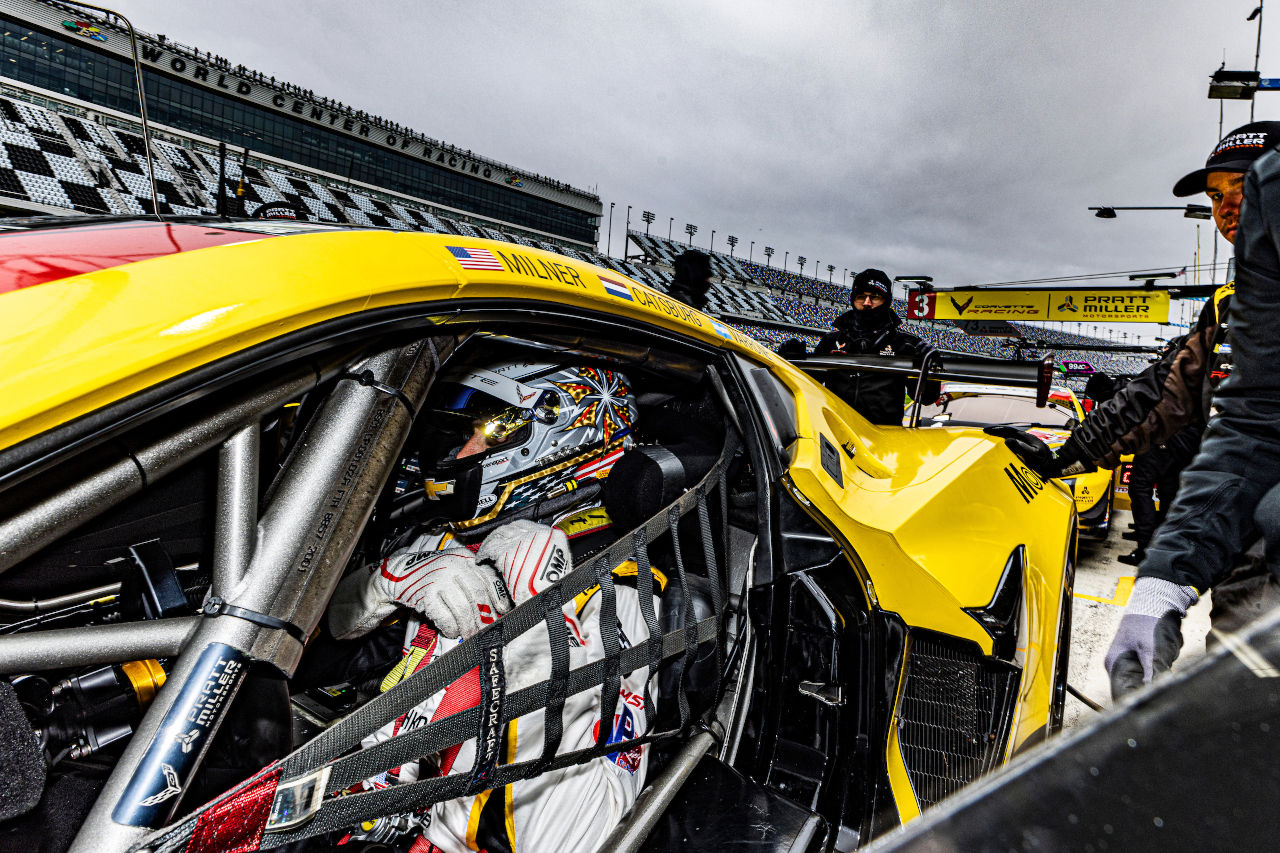 執拗なブロックに激昂。僚友をアシストする動きを見せたファーフスに「恥じるべき」とコルベットのミルナー【デイトナ24時間】