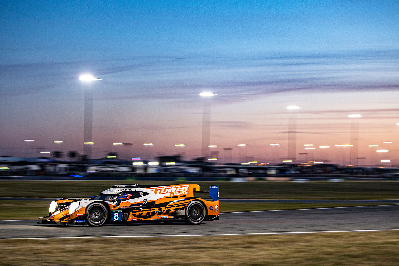 「まるでジェットコースター」とセバスチャン・ブルデー。首位が次々に脱落する波乱のなか、LMP2クラス勝者タワー8号車も危機一髪