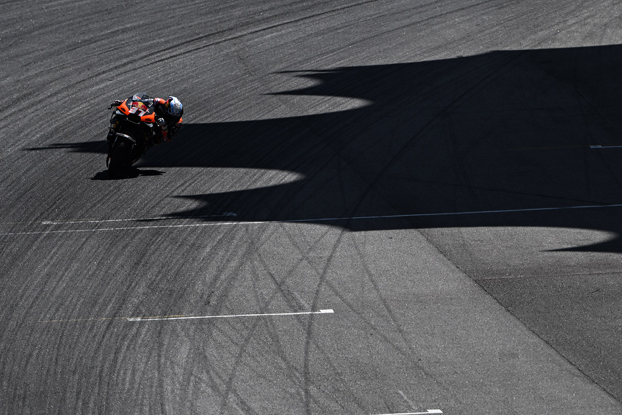 2日目はシャシーやエアロなど新アイテムが登場。アプリリアは前年度の予選タイム超え／マレーシア公式テスト