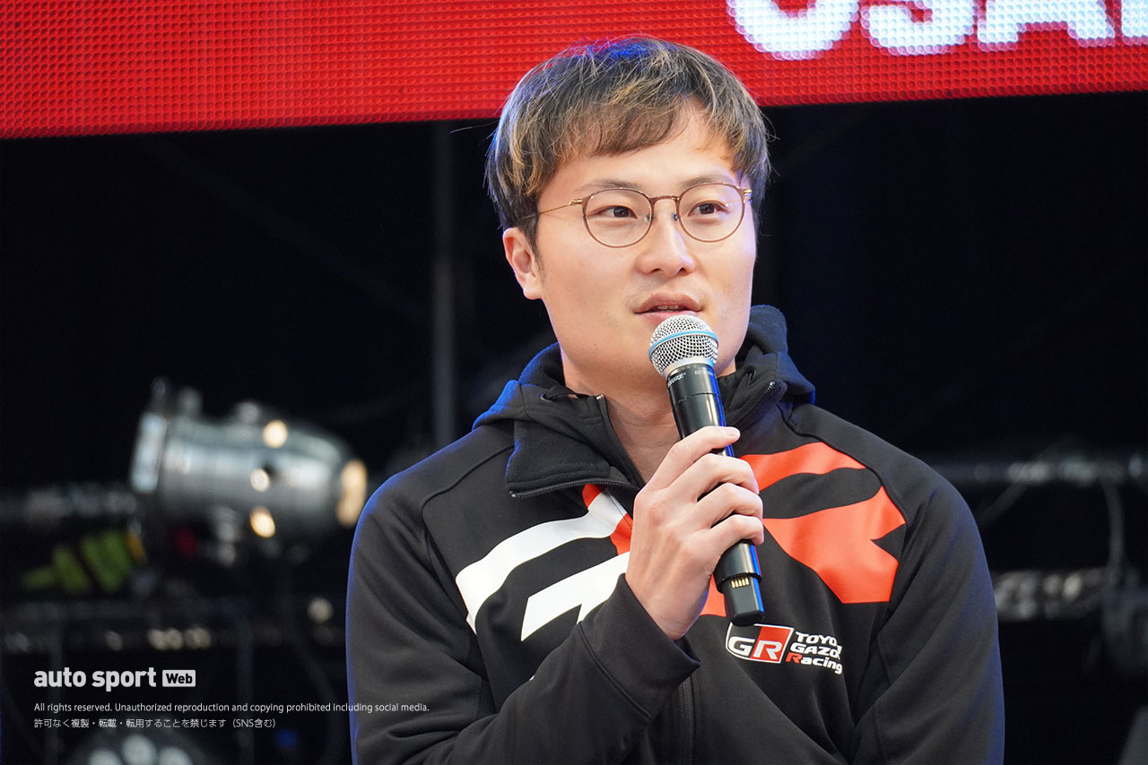 大阪オートメッセ2025初日『スーパーGT 2025スペシャルステージ』に登壇した山下健太