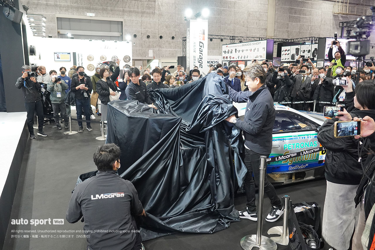 60号車Syntium LMcorsa LC500 GTをアンベイルするドライバー陣