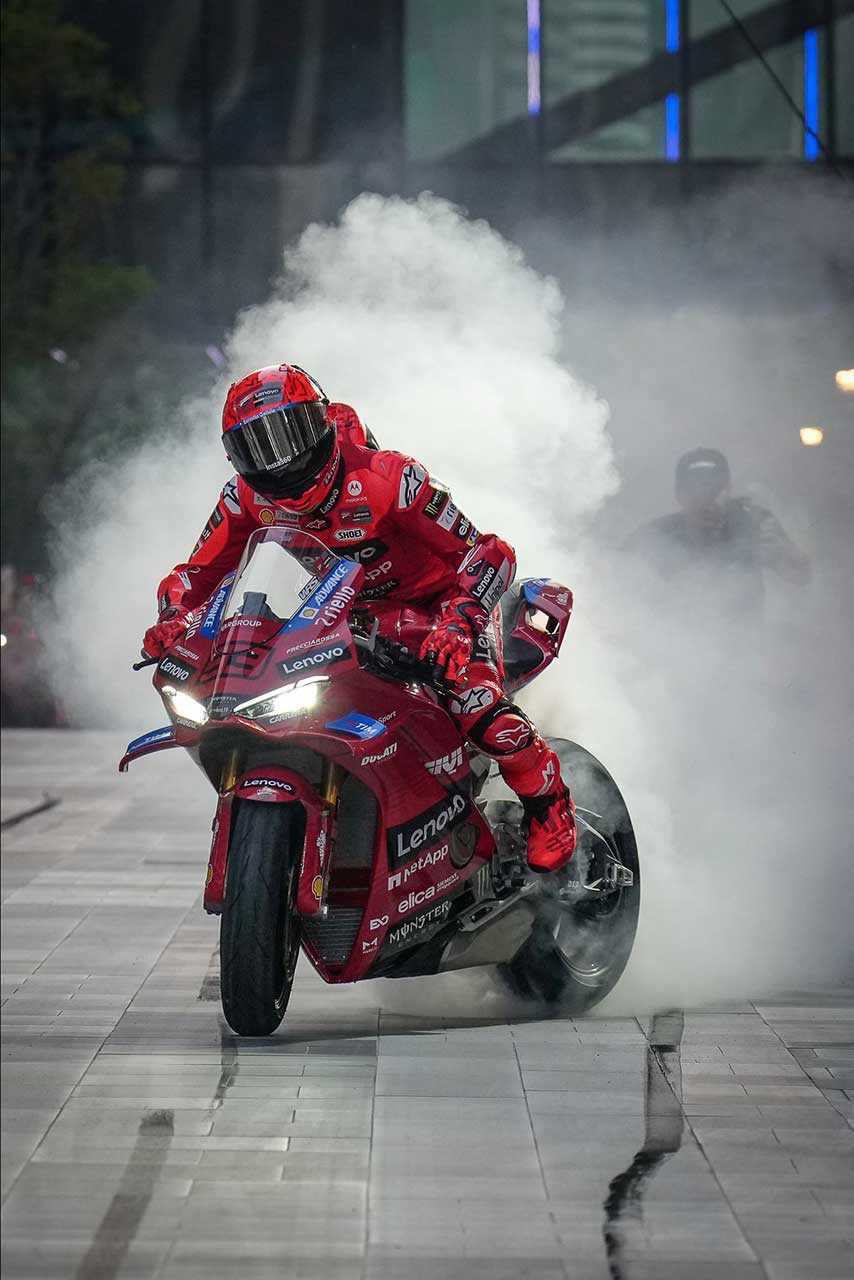 MotoGPがタイ・バンコクで史上初のシーズンローンチ開催。記念撮影やファンとの交流で大盛況に
