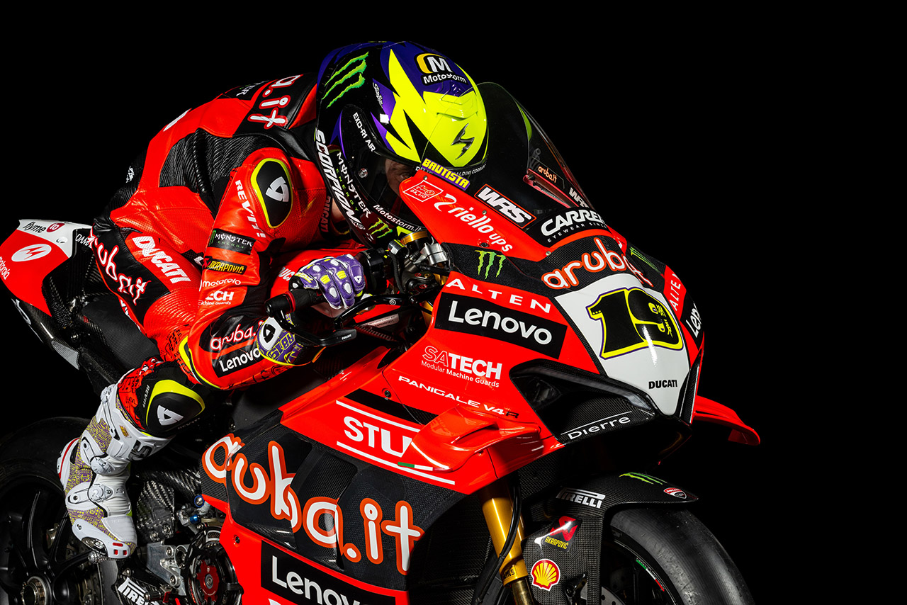 SBK：Aruba.it – ドゥカティが2025年型パニガーレV4 Rを発表。バウティスタとブレガでタイトル奪還目指す