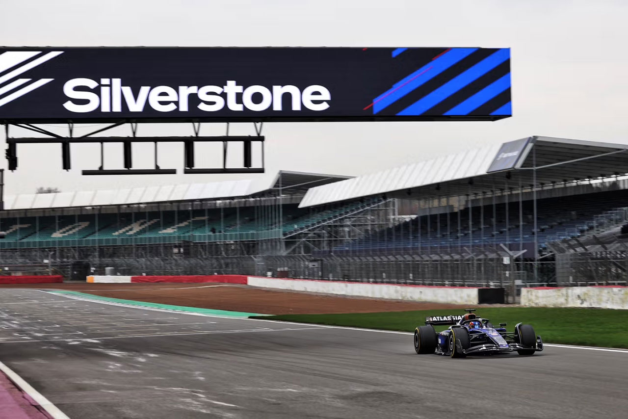 ウイリアムズF1の2025年型マシン『FW47』シェイクダウン