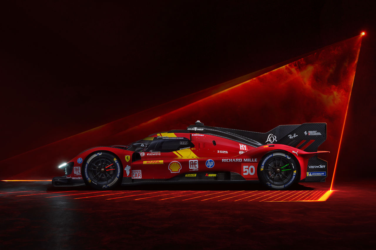 ル・マン王者のフェラーリがハイパーカー『499P』の新カラーリングを発表。2025年のレッドはダークな色合いに