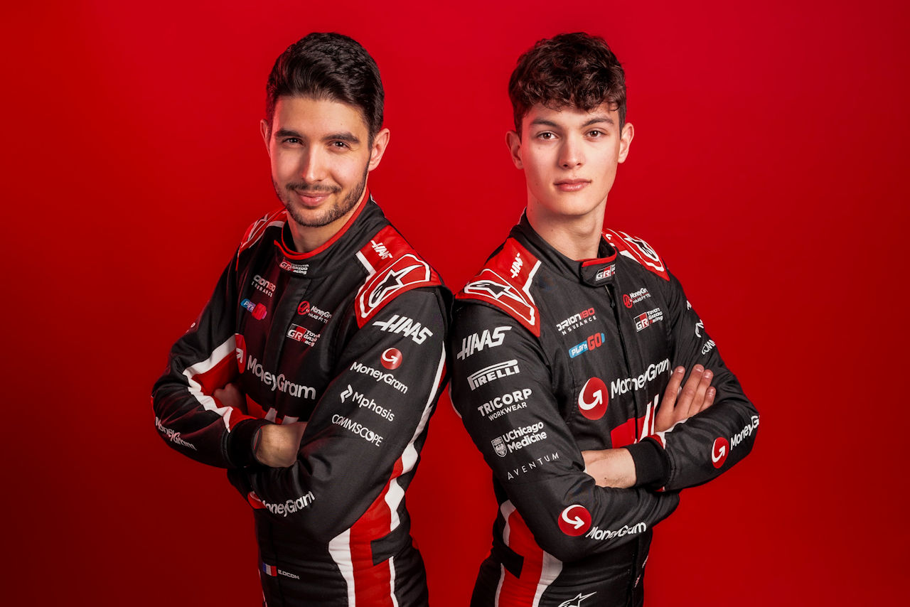 ハースF1チームが2025年バージョンのレーシングスーツを発表