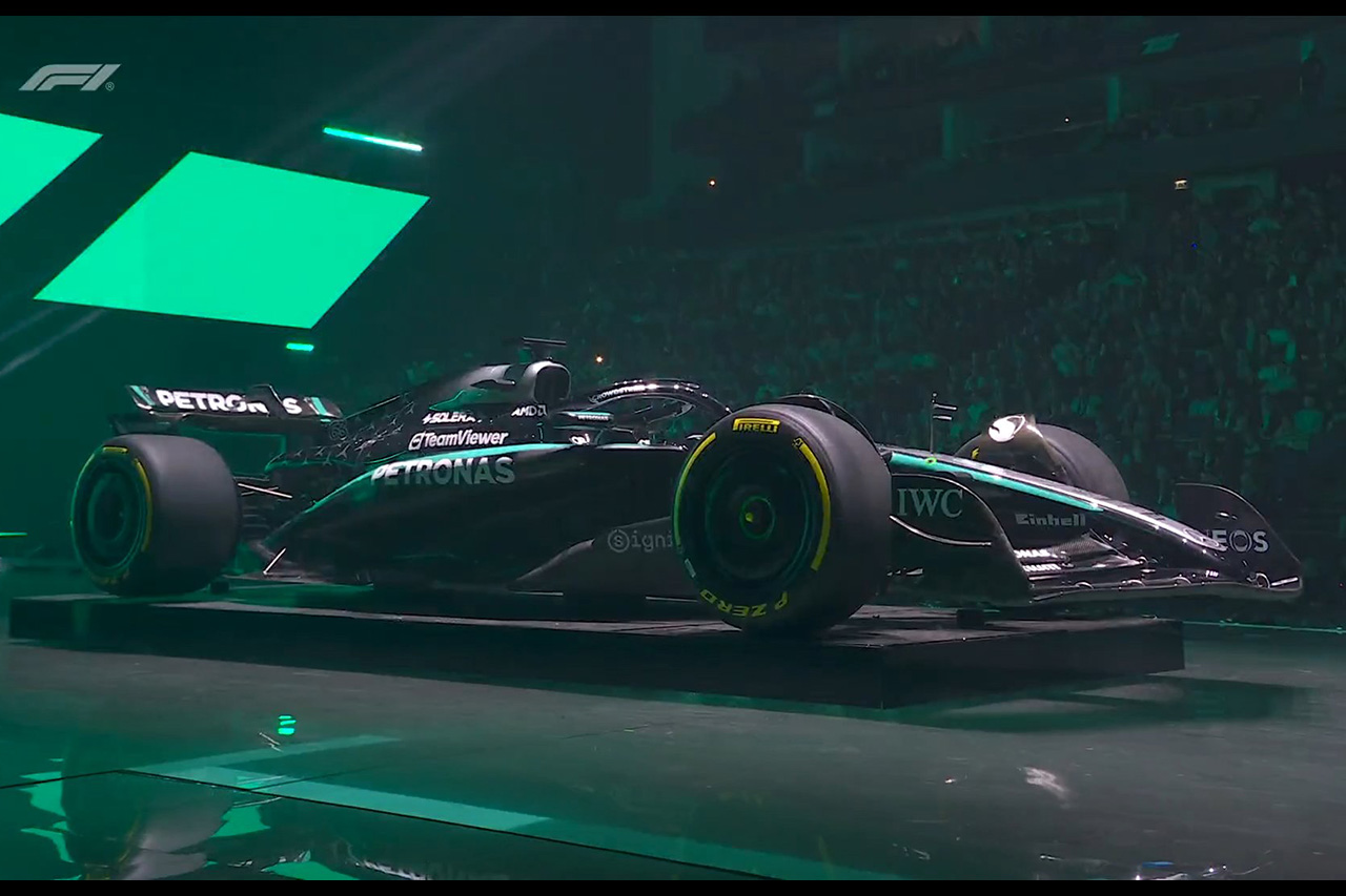 18歳の “神童”アントネッリが加入したメルセデスF1、合同新車発表会で2025年型マシン『W16』の新カラーリングを公開