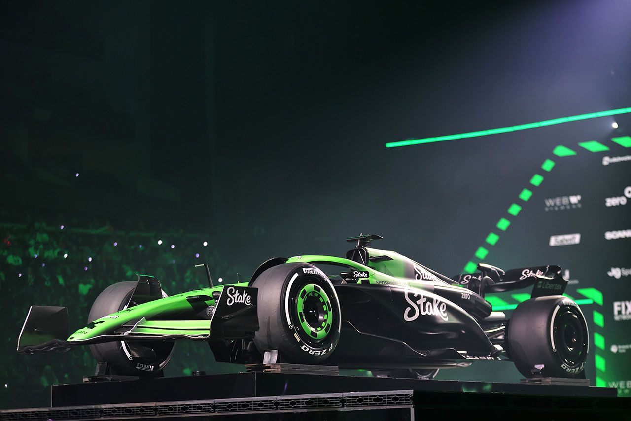 F1 75 Liveで最初のカラーリング披露となったキック・ザウバーの2025年マシン『C45』のショーカー