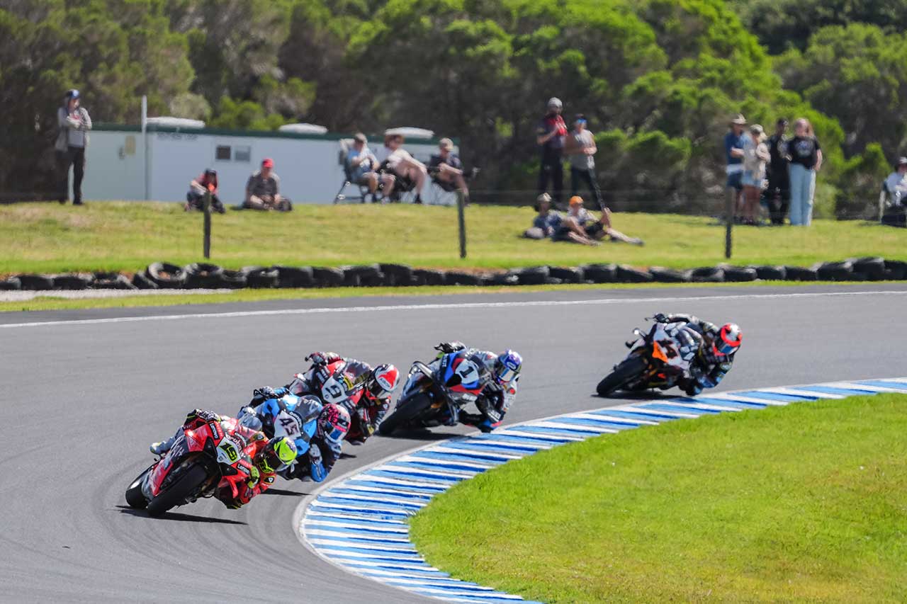 レース2はドゥカティ圧勝。BMWラズガットリオグルは痛恨のリタイア／SBK第1戦オーストラリア