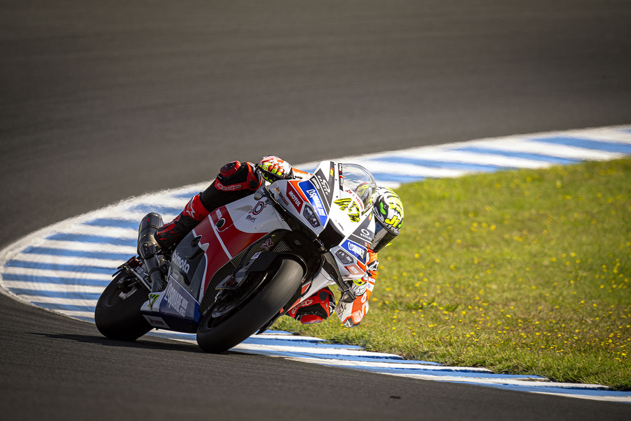 ビモータKB998初陣は2台がトップ10入りも「追い抜く力がない」とA.ロウズ／SBK第1戦オーストラリア