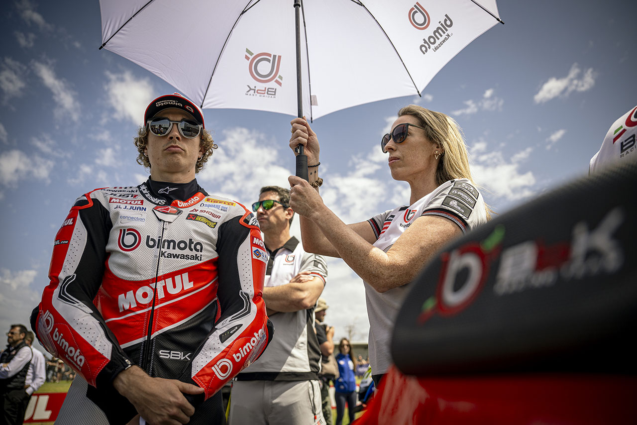 ビモータKB998初陣は2台がトップ10入りも「追い抜く力がない」とA.ロウズ／SBK第1戦オーストラリア