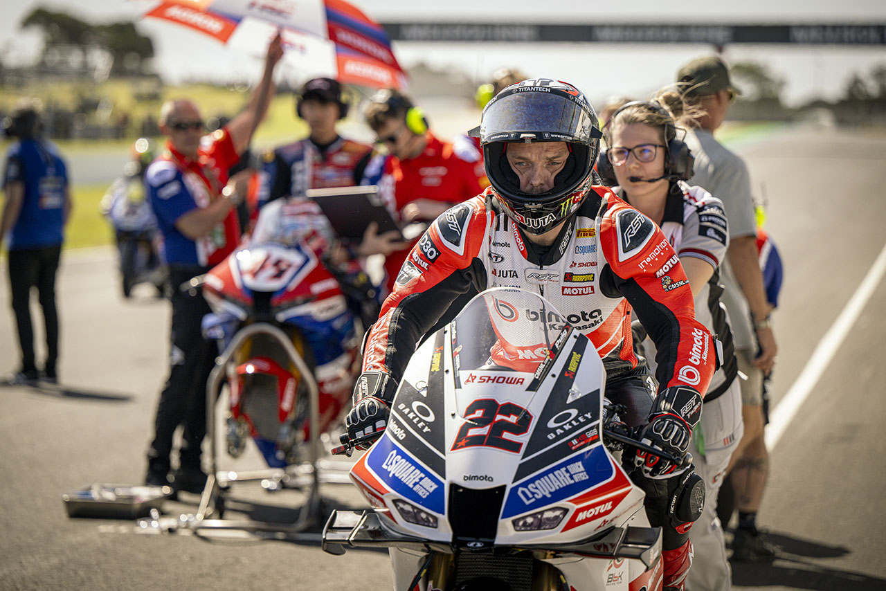 ビモータKB998初陣は2台がトップ10入りも「追い抜く力がない」とA.ロウズ／SBK第1戦オーストラリア