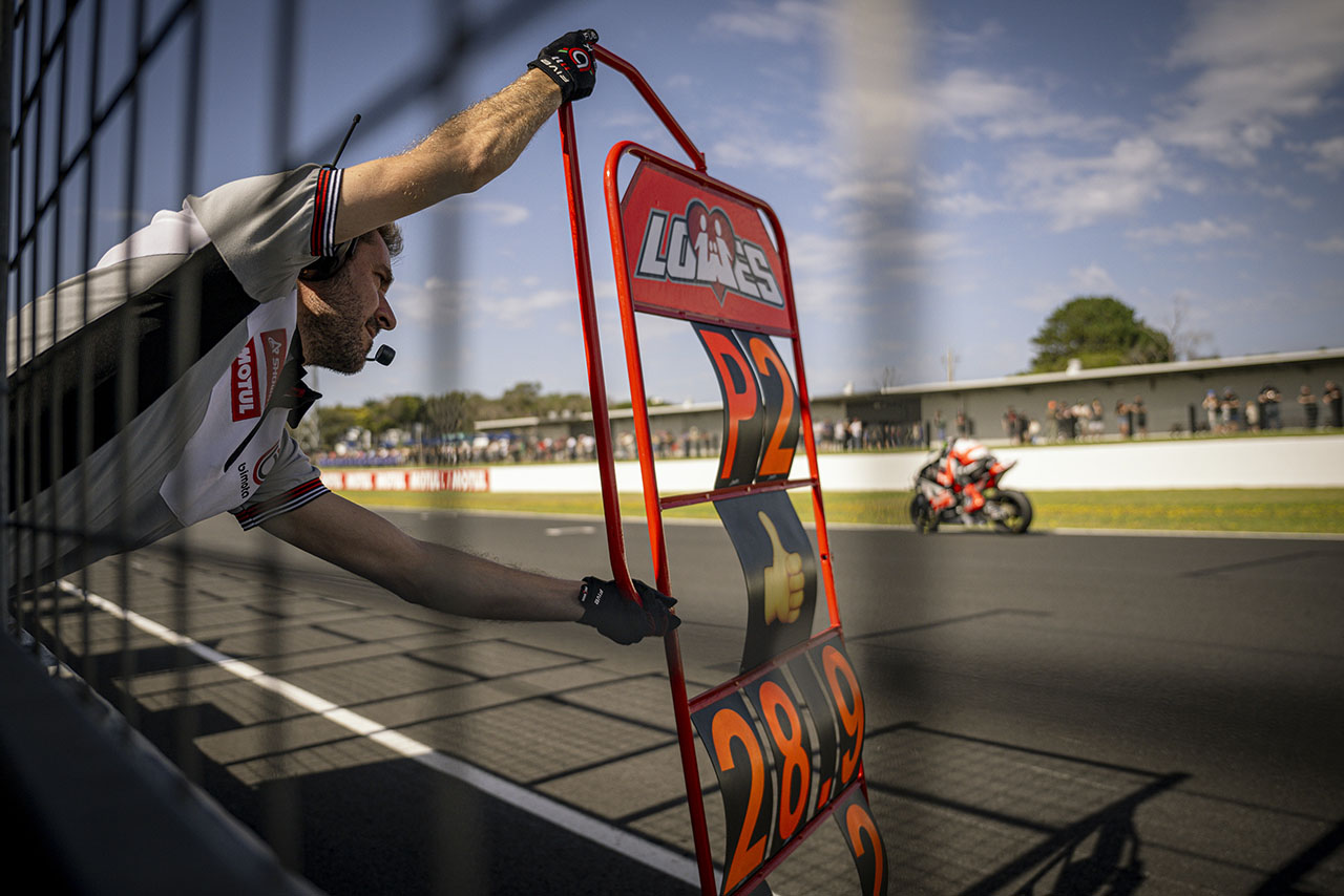 ビモータKB998初陣は2台がトップ10入りも「追い抜く力がない」とA.ロウズ／SBK第1戦オーストラリア