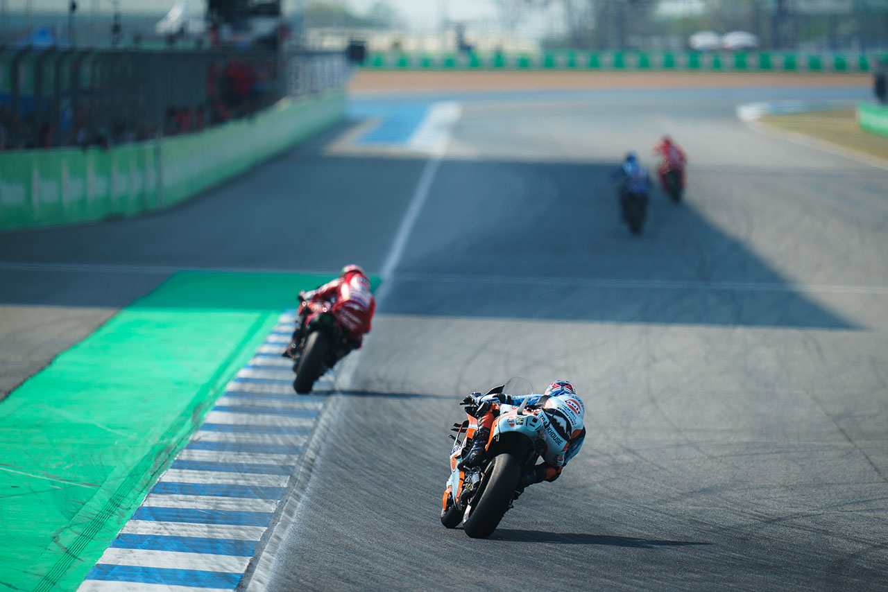 絶好調、小椋藍。表彰台目前の4位と元王者の追跡劇に「これ以上ないくらいに最高！」／第1戦タイGP スプリント