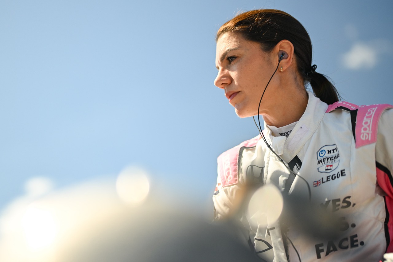 女性ドライバーのキャサリン・レッグが早々の“有言実行”で夢を実現。カマロZL1でフェニックスに参戦へ／NASCAR